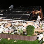 Einfamilienhaus explodiert: Kind lebensgefährlich verletzt