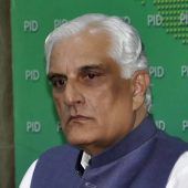 Pakistan: Regierung kapituliert