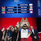 Gruppenbild mit Zabivaka