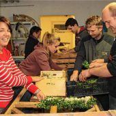 Dem heiligen Leonhard zur Ehr gerüstet: Blumenschmuck für die Festwagen