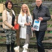 Spende aus dem Hundebadetag für das Tierheim