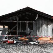 Geräteschuppen des SV Erlstätt brennt ab: 50000 Euro Sachschaden