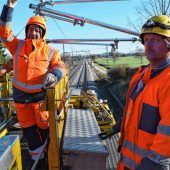 Neue Oberleitung ist bald fertig