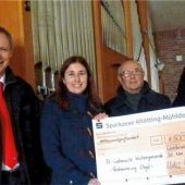 Scheck für die Orgelrenovierung