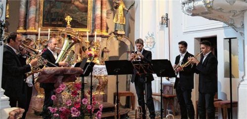 Als akustisch sehr reizvoll erwies sich der Klangkörper der Wiechser Laurenzikirche während der Brassbeiträge von „Kurbi & Friends“. Fotos  Strim