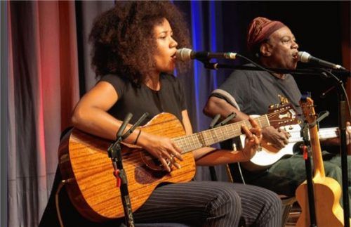 Ami und Wally Warning können zusammen grooven und begeistern und einzeln verzaubern.