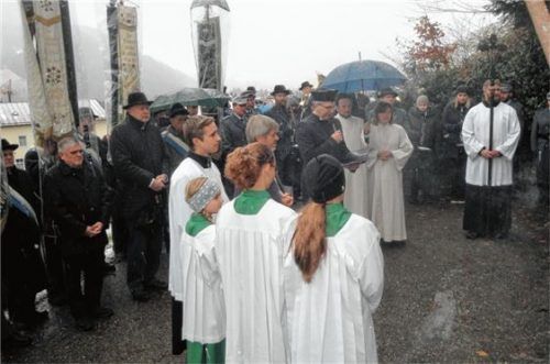 An der Kriegergedächtniskapelle fand auch in diesem Jahr wieder die Gedenkfeier für die Opfer der Kriege und Gewalt in eindrucksvoller Weise statt. Foto  Burghartswieser