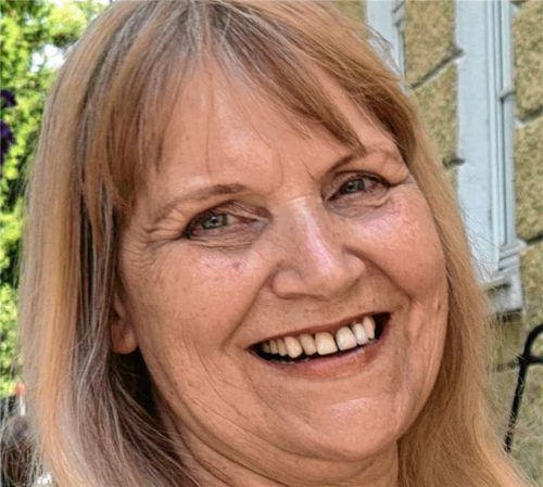 Anni Lipfert veranstaltet seit Langem das Isener Lichterfest. Foto  Huber