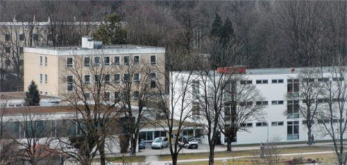Auch die Mühldorfer Grundschule muss erweitert werden. Foto  sb
