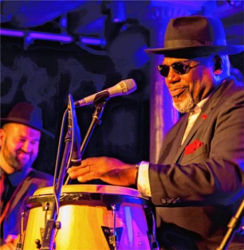 Auf Cadillac-Tour durch die Südstaaten: Big Daddy Wilson begeisterte das Publikum im gut besuchten Haberkasten. Foto alx