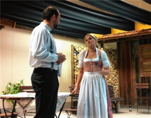 Auf dem Hof von Franz Meister in Babensham geht es turbulent zu.