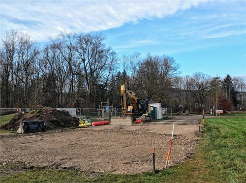 Auf dem künftigen Freizeitgelände in Westerham bereiten derzeit Bagger den Boden vor.Foto baumgartner