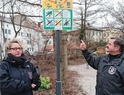 Auf Tour in der Innenstadt: Yvonne Otto und Peter Sußmann vom Ordnungsdienst der Stadt.Foto  Stadt Rosenheim