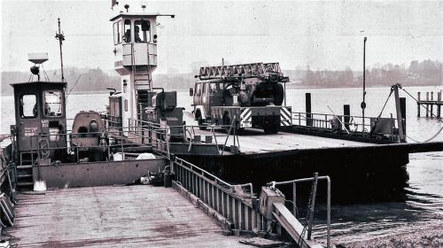 Bei größeren Bränden auf der Herreninsel und Fraueninsel müssen Einsatzfahrzeuge der Feuerwehren mit den Fähren auf die Inseln gebracht werden.ARCHIVFOTO THÜMMLER