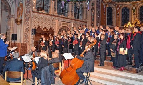 Beim Cäcilienkonzert am Sonntag hat Eduard Kästner wieder die musikalische Gesamtleitung. Foto re