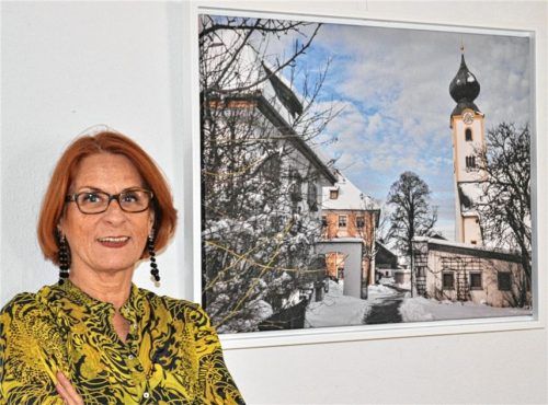 Besondere, oftmals unbeachtete Motive zeigt Angeline Bauer in ihrer Fotoausstellung. Diese Ansicht der Kirche wurde vom Pfarrhof aus fotografiert.Foto tb