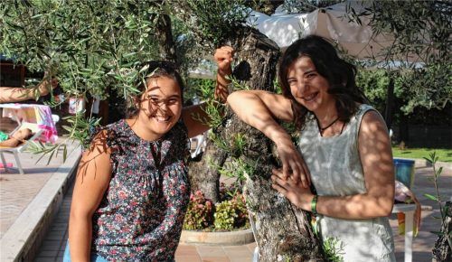 Beste Reisegefährtinnen, beste Freundinnen: Laura Manhart (links) und Emilia Giannetta. Foto re