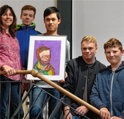 Bibliothek verkauft BehindArt-Kalender