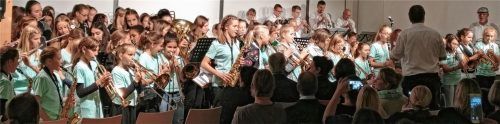 Bigband-Doppelkonzert an der Mädchenrealschule: Jugendliche und Erwachsene musizierten gemeinsam
