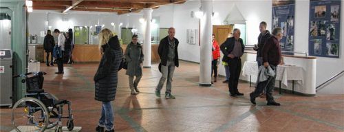 Bis 8. Dezember ist die Wanderausstellung des Anna Hospizvereins Mühldorf in der Aula des Gymnasiums auch für die Öffentlichkeit zu sehen. Foto  re