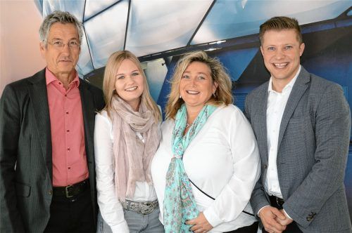 Christoph Weber (rechts) von der neuen Allianz-Agentur in Frasdorf mit seinem Team Franz Staudacher, Franziska Schweiger und Petra Burk (von links). Foto reh