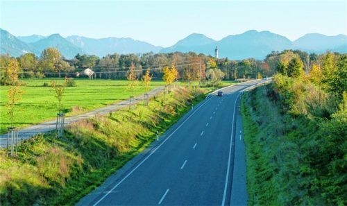 Das Netz der Hauptverkehrsstraßen soll in Rosenheim ausgebaut und erhalten werden. Ganz oben auf der Liste steht die Fertigstellung der Westtangente (unser Bild).Foto Aerzbäck