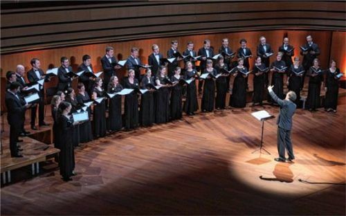 Das Vokalensemble Cantabile Regensburg zählt zu den Aushängeschildern der deutschen Chorszene. Am 26. November tritt es in der Pfarrkirche St. Nikolaus auf.Foto Canatbile