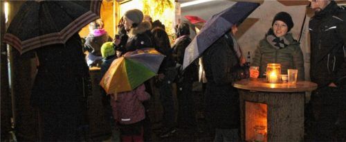 Das Wetter spielt nicht mit? Das nahmen die vielen Besuchern des „Reider Marktes“ locker.Fotos Fischer