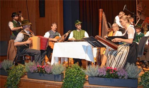 Das Wössner-Erntedank-Ensemble sorgte für Melodienreichtum. Foto sedlbauer