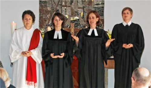 Den ökumenischen Reformationsgottesdienst zelebrierten (von links) Pastoralreferentin Edith Heindl, Vikarin Sabrina Hoppe, Pfarrerin Betina Heckner und Pfarrerin Hannah von Schroeders. Foto Leidel