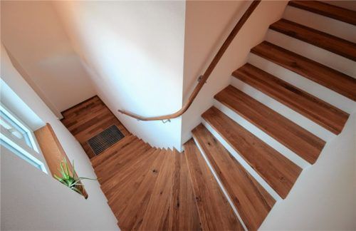 Der Meisterbetrieb für Parkett und Fussbodentechnik ist auch der kompetente Ansprechpartner für Treppen.