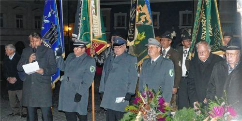 Der Opfer von Kriegen und Verbrechen gedacht