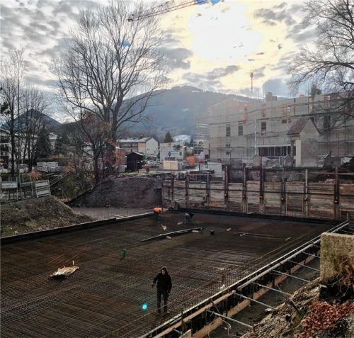 Die ersten Maßnahmen zur Neugestaltung der Ortsmitte sind für die Bürger sichtbar. Bevor es an die Details geht, werden morgen Kostenschätzung und Grobplanung vorgestellt.Foto  Kriechbaumer