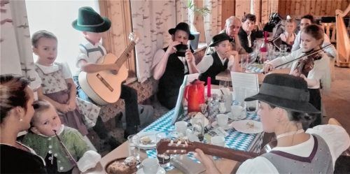 Die „Huaglkinder“ Magdalena und Seppi Staber rundeten mit einem Jodler das erste Radl ab.