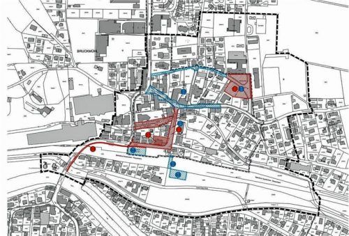 Die Maßnahmen im Städtebauförderprogramm der Marktgemeinde Bruckmühl (gestrichelte Linie) für das kommende Jahr (rot) wurden ebenso beschlossen wie die Projekte für die Folgejahre bis 2021 (blau). Die Aufstellung war wegen etwaiger Fördergelder von der Regierung von Oberbayern notwendig.  Bauamt