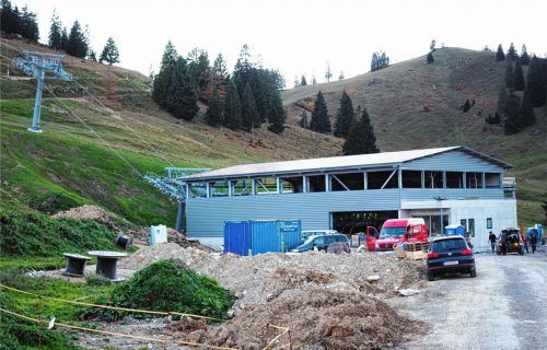 Die neue Achtersesselbahn am Sudelfeldkopf gehört zu den umfangreichsten Neuerungen in den heimischen Skigebieten. Nicht weit davon entfernt befindet sich der Rankenlift. Foto aerzbäck/Archiv