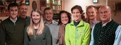 Die neue Vorstandschaft (von links): Harald Huber, Christa Gäßl, Claudia Wiedemann, Georg Preuß, Karin Mußner, Doris Ihbe, Karl Köstler und Matthäus Urban.Foto  Günster
