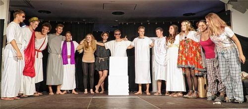 Die Schüler des Sebastian-Finsterwalder-Gymnasiums erweckten einen antiken Stoff zu neuem Leben. Foto re