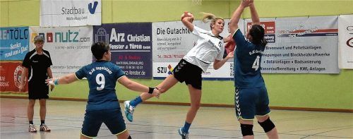 Die VfL-Damen mussten in Simbach ein knappe 22:21-Niederlage einstecken. Foto re