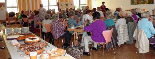 Die vielen mitgebrachten Kuchen und Torten fanden reißenden Absatz.