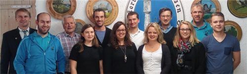 Die Vorstandschaft (von links): Fredy Vital, Richard Daumoser, Alois Haslberger, Catharina Zühlsdorf, Cristian Huber, Birgit Weilnhammer, Markus Schwab, Anne Tröstl, Josef Wenhardt, Andrea Wenhardt, Andreas Huber und Niklas Fischer.