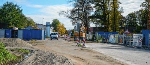 Die Zufahrt zum Conradty-Gelände, die Conradtystraße, wird derzeit im Zuge der Bebauung Spinnereipark verlegt. Dabei werden auch die Fernwärmerohre für die geplante Wohnbebauung Conradty eingerichtet.Foto Buhleier