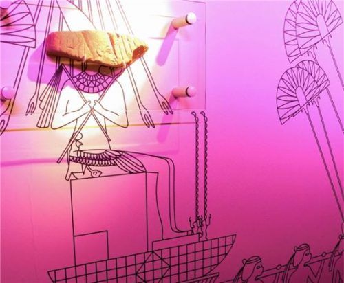 Diese Nachzeichnung eines Reliefzyklus‘ zeigt die Darstellung des Sedfestes zum Thronjubiläum von Pharao Echnaton. Foto Aigner-Böttcher Design