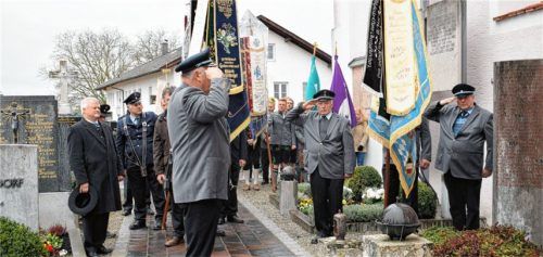 Ehrensalut zum Gedenken