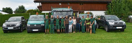 Ein eingespieltes Team: Acht Mitarbeiter bestehend aus Gärtnermeister, Landschaftsgärtnermeister, Gärtnern und einer Bürokraft unterstützen Franz Dassow täglich darin, Nutzgärten, Wohlfühloasen und öffentliche Flächen zu pflegen und neu anzulegen. Foto ru