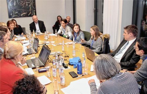 Ein reger Austausch war am Sitzungstisch zwischen den Kindern und den Erwachsenen gegeben.