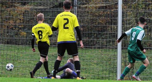 Einer von fünf Treffern der U19 vom SB/DJK Rosenheim beim Landesliga-Auswärtsspiel im niederbayerischen Vornbach.Foto Gerleigner