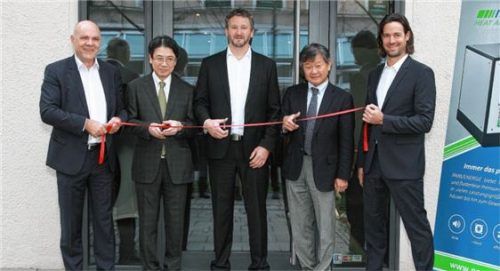 Eröffnung in Rosenheim: Jürgen Zastrow, Vertriebsleiter, Shinji Takano, Aufsichtsratsvorsitzender, RMB AG, Henning Brake, Operation Manager, Yosuke Tajima, Konzernverantwortliche für den Bereich Sicherheit, Michael Eder, Niederlassungsleiter Deutschland Süd (von links). Foto re