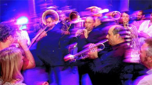 Fanfare Ciocarlia, beinahe zum Anfassen: Leider war nach knapp 80 Minuten Schluss.