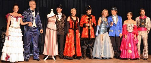 Faschingsprinzenpaare der vergangenen Jahre gaben sich bei der 30-Jahr-Feier in Prutting ein glanzvolles Stelldichein. Fotos  Niessen